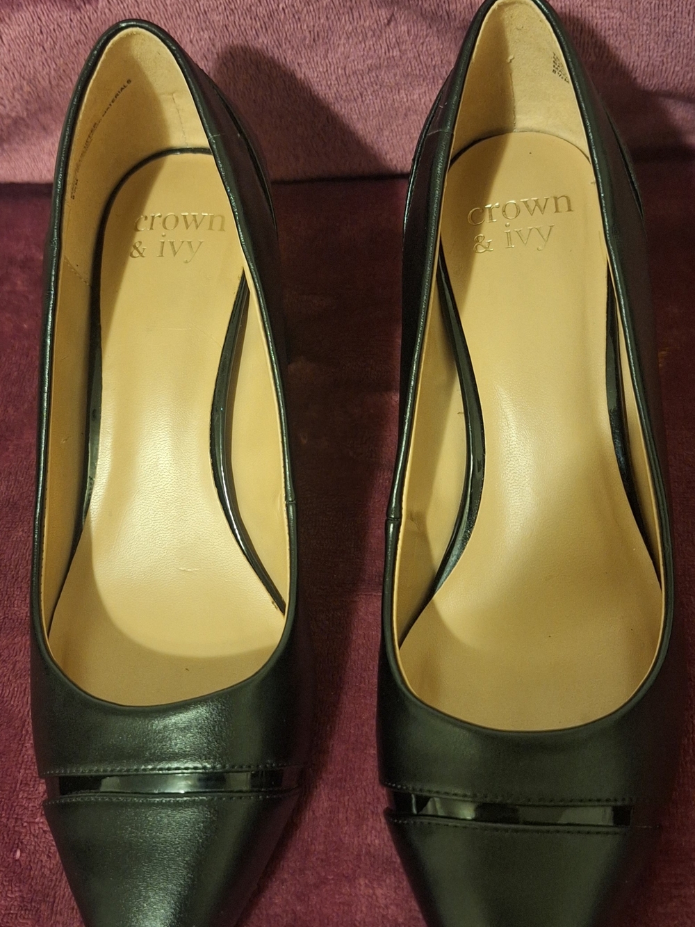 Crown & Ivy Black Pointed Toe Pumps
